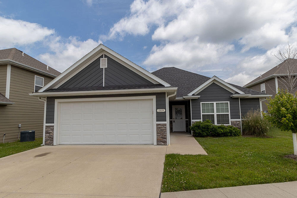 2809 Amberwood court in Columbia, MO - Building Photo