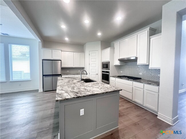 property at 572 Tobacco Pass