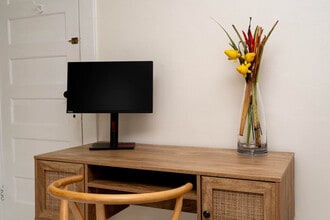 23 Parkside Dr, Unit SI ID1512082P in Toronto, ON - Building Photo - Building Photo