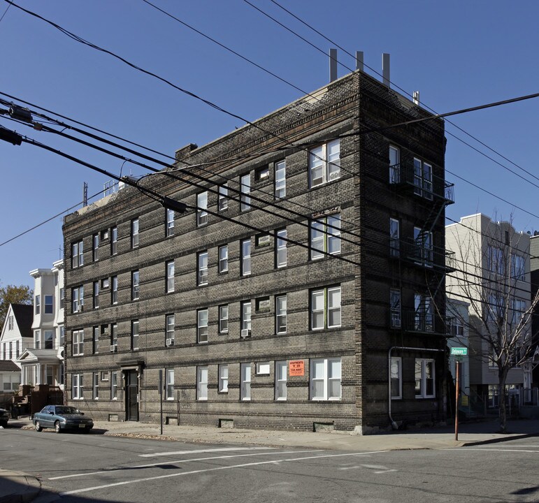 171 Delaware Ave in Jersey City, NJ - Building Photo