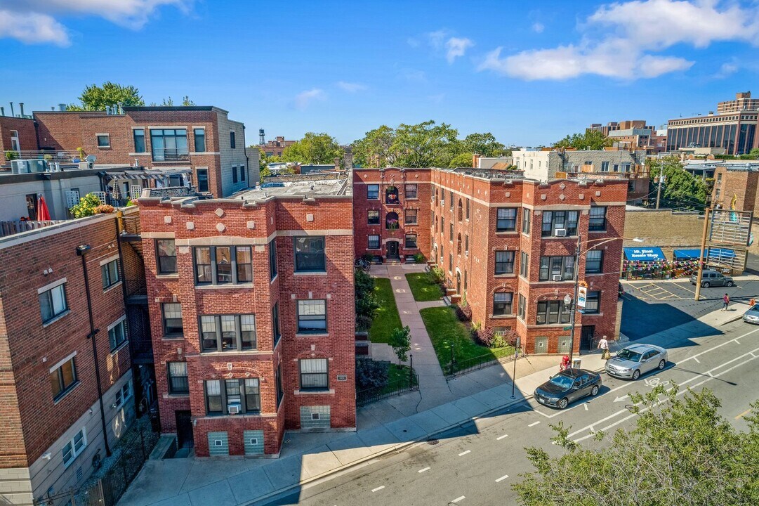 2862 N Clark St, Unit 2882-1 in Chicago, IL - Building Photo