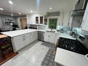 45 Winterberry Way in Bedford, MA - Building Photo - Building Photo