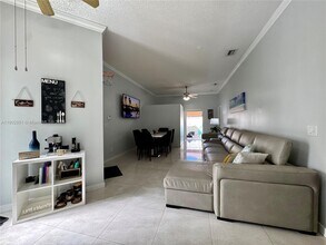 16137 Emerald Cove Rd in Weston, FL - Building Photo - Building Photo