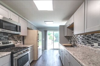 725 Cumberland St in Hoffman Estates, IL - Building Photo - Building Photo