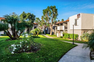 SYCAMORE LANE APARTMENT HOMES in Mission Viejo, CA - Building Photo - Building Photo