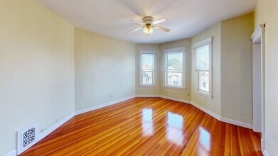 249 L St, Unit 3 in Boston, MA - Building Photo - Building Photo