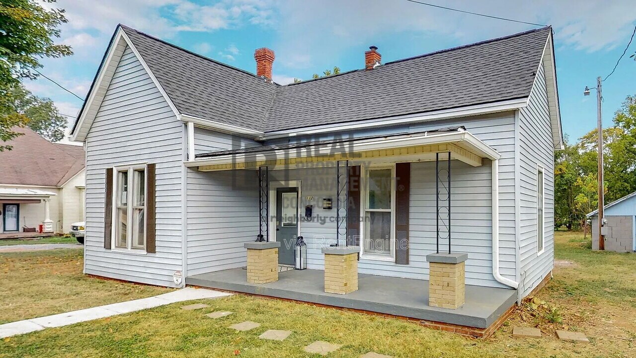 112 High St in Portland, TN - Building Photo