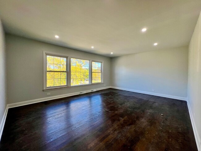 3335 W Pratt Ave in Lincolnwood, IL - Building Photo - Building Photo