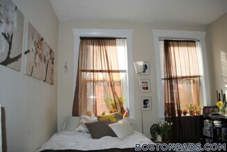 61 Park Dr, Unit 6 in Boston, MA - Foto de edificio - Building Photo