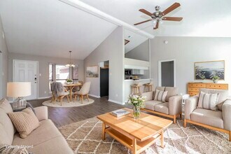426 Revolution Ln in Arlington, TX - Foto de edificio - Building Photo