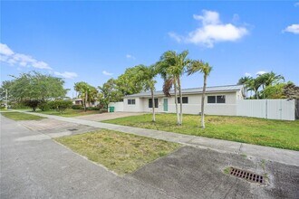 10501 SW 53rd St, Unit 3 in Miami, FL - Building Photo - Building Photo