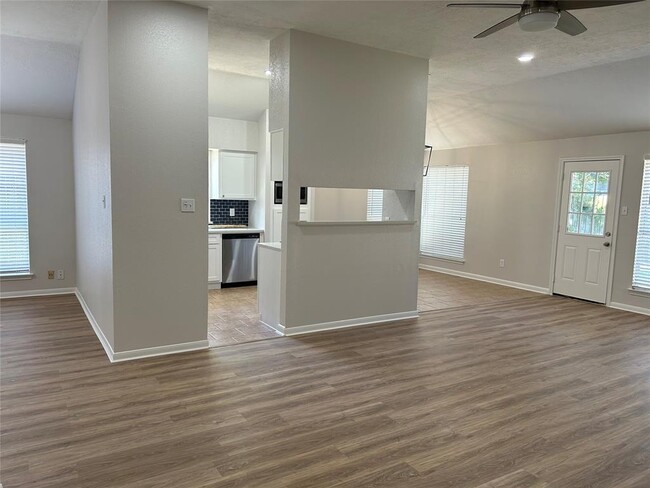 8639 Sunny Ridge Dr in Houston, TX - Building Photo - Building Photo