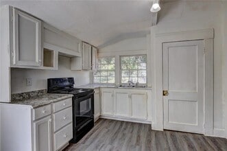 1045 Crescent Ave in Macon, GA - Building Photo - Building Photo