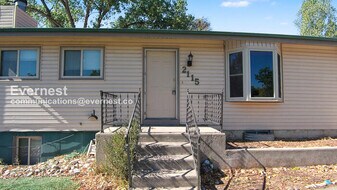 2115 Diana Dr in Loveland, CO - Building Photo