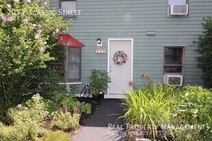 203 Piscassic St in Newmarket, NH - Building Photo