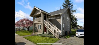 305 Calistoga St W in Orting, WA - Building Photo