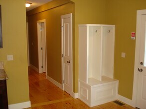 832 Michigan St NE in Grand Rapids, MI - Foto de edificio - Building Photo