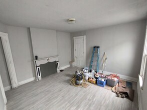 208 E 9th St, Unit #2 in Newport, KY - Foto de edificio - Building Photo