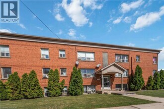 2189 King St E in Hamilton, ON - Building Photo - Building Photo