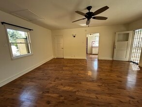 254 N Canyon Blvd in Monrovia, CA - Foto de edificio - Building Photo