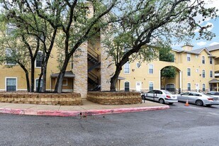 7323 Snowden Rd in San Antonio, TX - Building Photo