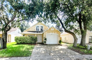 323 Summer Sails Dr in Valrico, FL - Building Photo