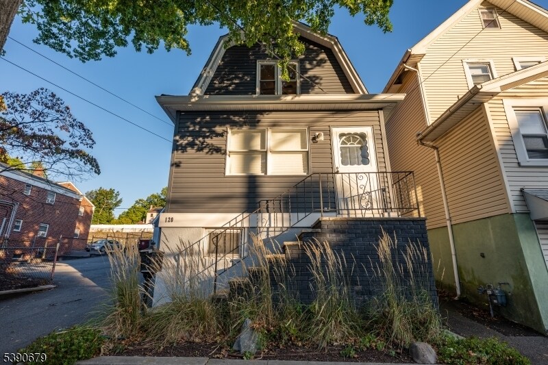 120 Bloomfield Ave in Nutley, NJ - Building Photo