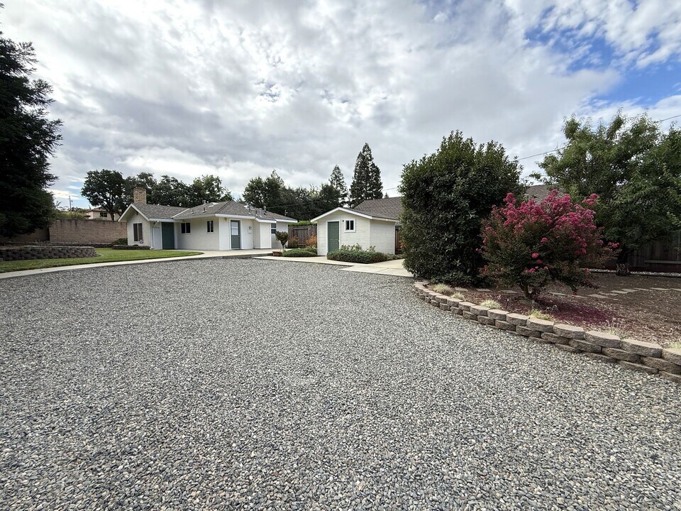 8826 Fair Oaks Blvd in Carmichael, CA - Building Photo