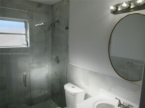 3666 SW 25th Ter in Miami, FL - Foto de edificio - Building Photo