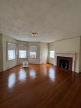 909 Beacon St, Unit 3 in Boston, MA - Foto de edificio - Building Photo