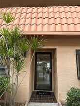 19029 US Hwy 19 N in Clearwater, FL - Foto de edificio - Building Photo