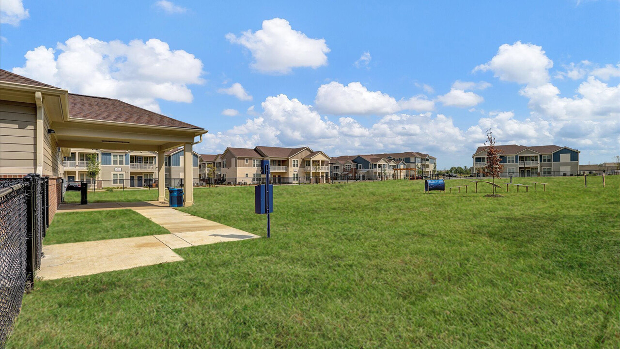 Springs at Colonial in Cordova, TN - Building Photo