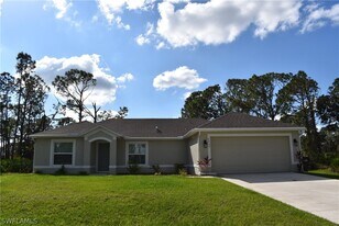 3437 Renault Cir in North Port, FL - Building Photo