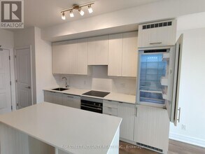 36 Elm Dr W in Mississauga, ON - Building Photo - Building Photo