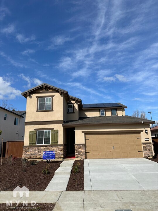 1223 Arriaga Wy in Woodland, CA - Building Photo