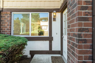 11334 3rd Ave NE, Unit D in Seattle, WA - Foto de edificio - Building Photo