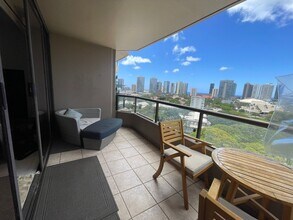 1221 Victoria St in Honolulu, HI - Building Photo - Building Photo