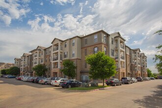 Maverick Place - Historical Access in Arlington, TX - Foto de edificio - Building Photo