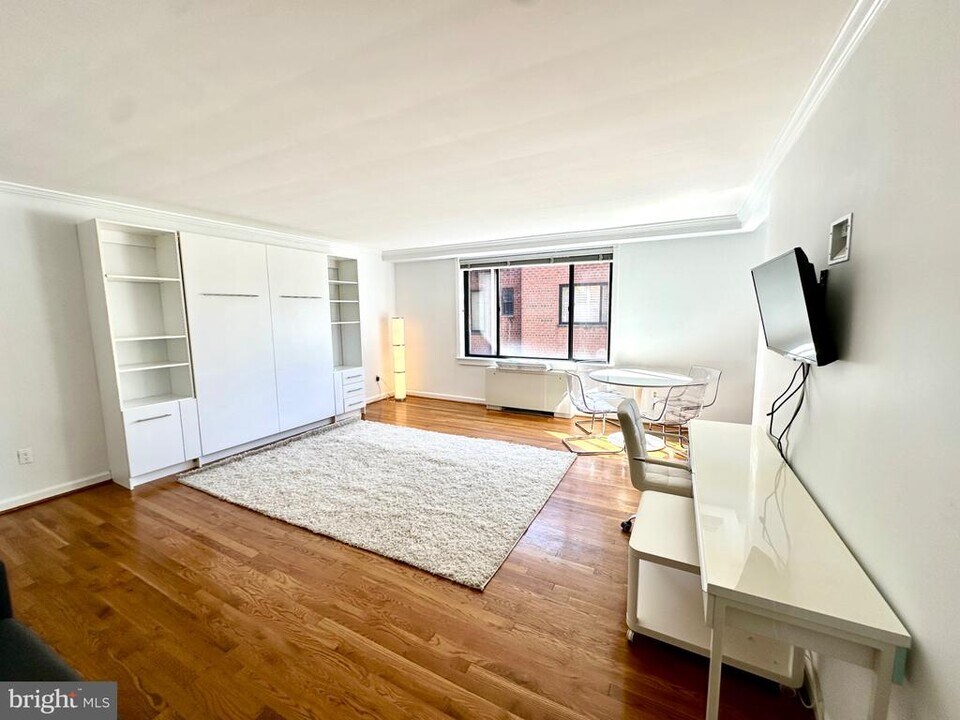 5112 MacArthur Blvd NW in Washington, DC - Building Photo