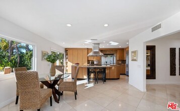 9606 Arby Dr in Beverly Hills, CA - Foto de edificio - Building Photo