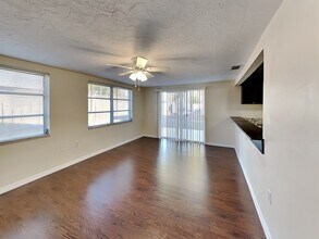 6041 9th Ave in New Port Richey, FL - Building Photo - Building Photo