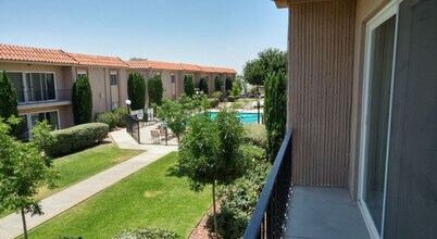 252 Shadow Mountain Dr, Unit D9 in El Paso, TX - Building Photo - Building Photo