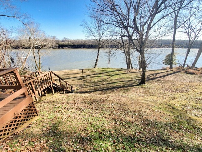 property at 921 Kingsbury Dr