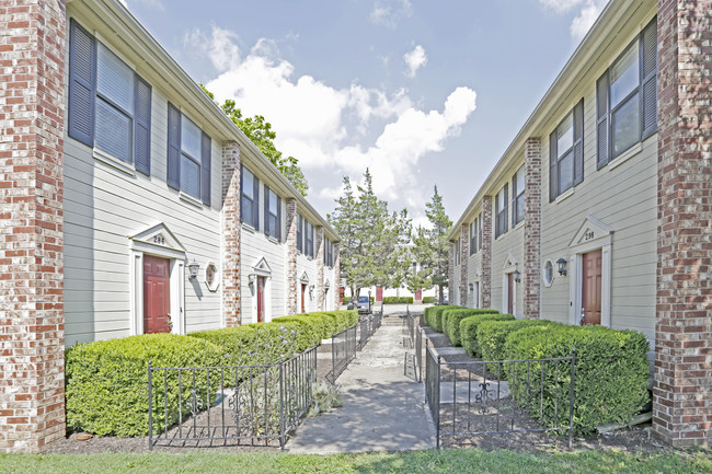 Walker-Stone Townhouses in Fayetteville, AR - Building Photo - Building Photo