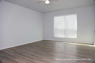 1649 Wrigley Dr in Odessa, TX - Foto de edificio - Building Photo