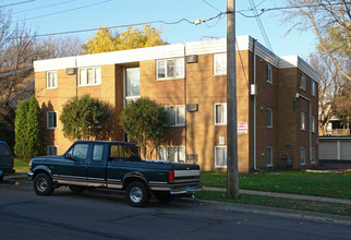 785 Dodd Rd in West St. Paul, MN - Building Photo - Building Photo