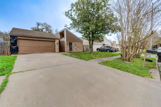 12327 Fairmeadow Dr in Houston, TX - Building Photo - Building Photo