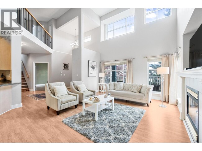 property at 2152 Turnberry Ln