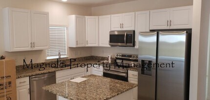 1220 Salisbury Dr in Winter Haven, FL - Foto de edificio - Building Photo