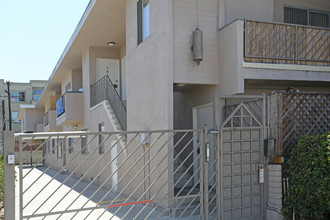 3322 Bagley Ave in Los Angeles, CA - Foto de edificio - Building Photo